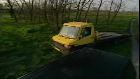 37560
